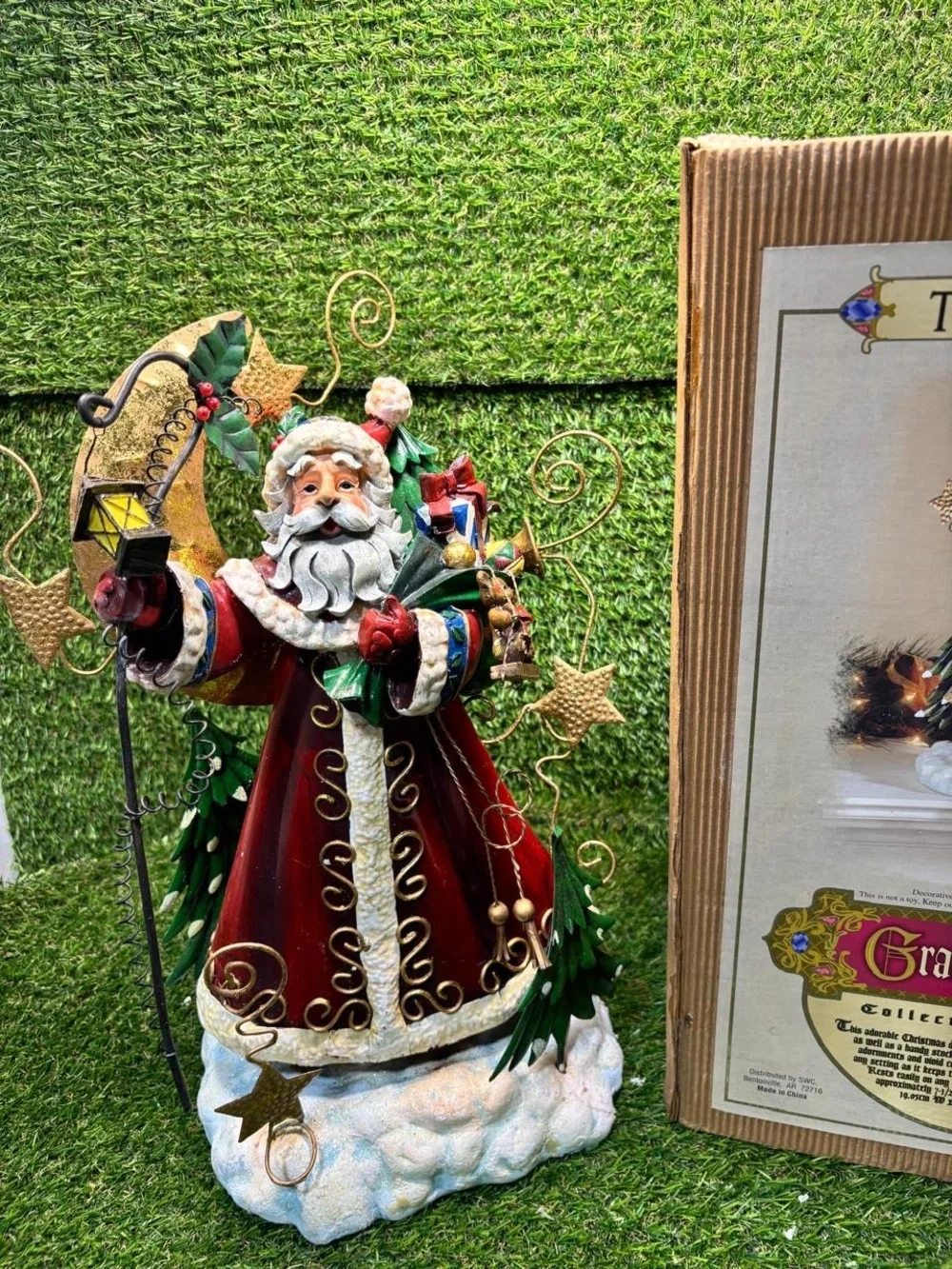 Grandeur Noel 2002 Santa Tin and Resin Stocking Holder Collector Edition Box